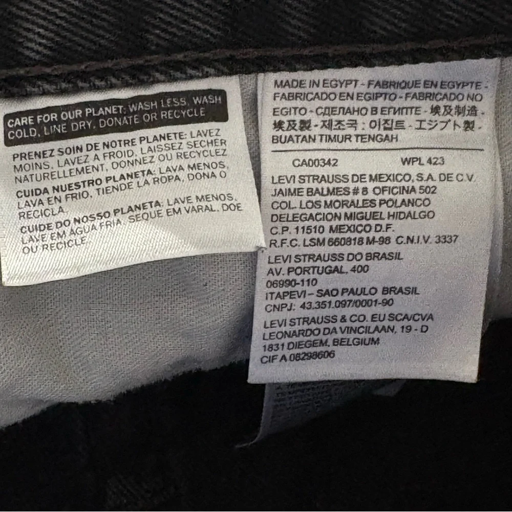 Levi’s 505 Jeans 34 x 23.5 (tag 34x32)‎ Black Regular Fit Cropped Classic Denim